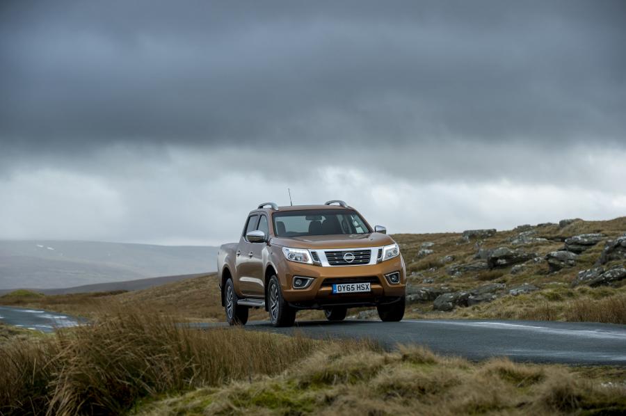  Nissan NP300 Navara Double Cab 2016 года  (UK) (фото 6 из 30)